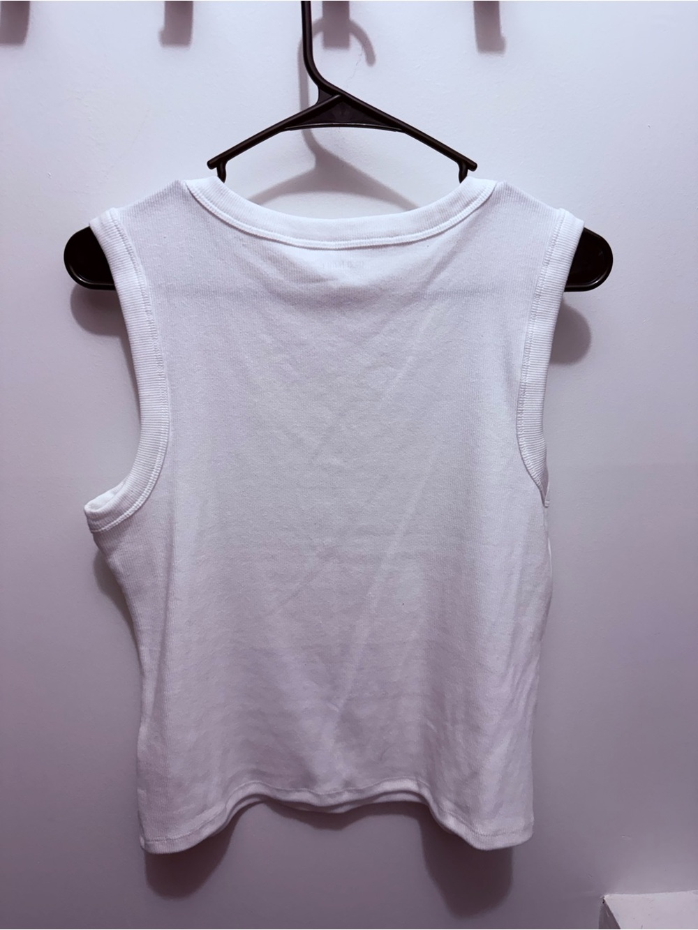 Old Navy White V-Neck Ribbed Tank Top - Picture 5 of 5